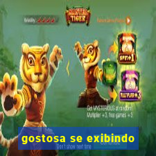 gostosa se exibindo